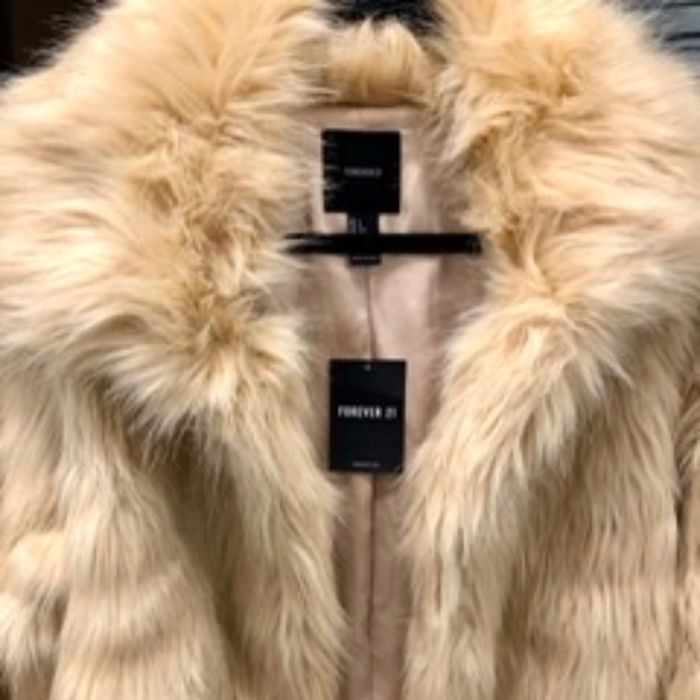 NWT Faux Fur Premium Short Jacket, L